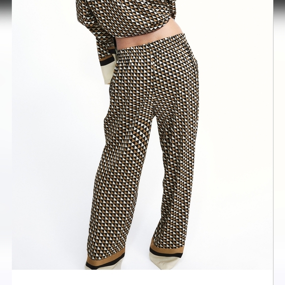 H&M Twill Satin Drawstring Wide Leg Patterened Trouser In Beige/black. Size SM - Picture 2 of 16